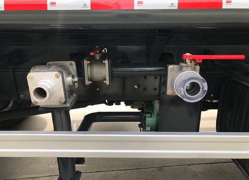 國(guó)六東風(fēng)柳汽15方灑水車圖片 國(guó)六東風(fēng)柳汽15方灑水車圖片