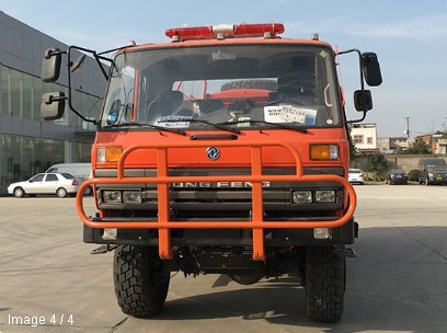 東風老款六驅(qū)越野8方消防灑水車圖片 東風老款六驅(qū)越野8方消防灑水車圖片