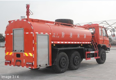 東風老款六驅(qū)越野8方消防灑水車圖片 東風老款六驅(qū)越野8方消防灑水車圖片