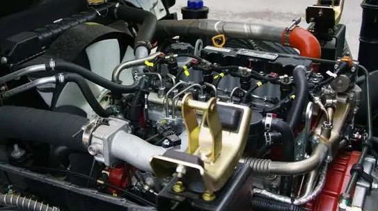 灑水車發(fā)動機圖片 灑水車發(fā)動機圖片