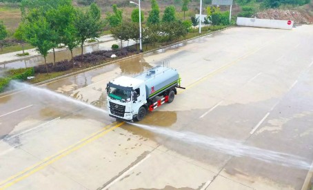 程力新款灑水車圖片 程力新款灑水車圖片