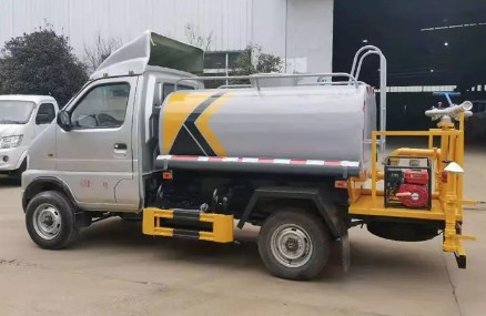 國(guó)六藍(lán)牌東風(fēng)小霸王灑水車圖片 國(guó)六藍(lán)牌東風(fēng)小霸王灑水車圖片