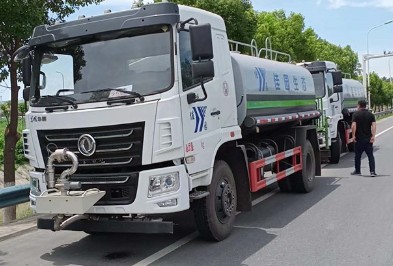 國(guó)六東風(fēng)華神12方灑水車圖片 國(guó)六東風(fēng)華神12方灑水車圖片