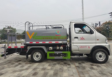 �����|�LС������ˮ܇