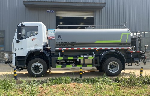 東風凱普特9方四驅灑水車_CLT5125GPSEQ6型綠化噴灑車4