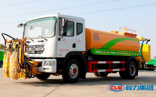 東風(fēng)多利卡灑水車,前部加裝護欄清洗設(shè)備,后部帶防撞包! 東風(fēng)多利卡灑水車,前部加裝護欄清洗設(shè)備,后部帶防撞包!