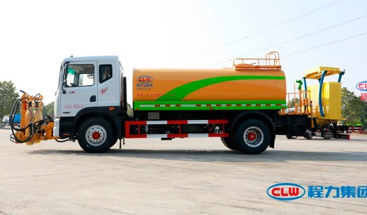 東風(fēng)多利卡灑水車,前部加裝護欄清洗設(shè)備,后部帶防撞包! 東風(fēng)多利卡灑水車,前部加裝護欄清洗設(shè)備,后部帶防撞包!