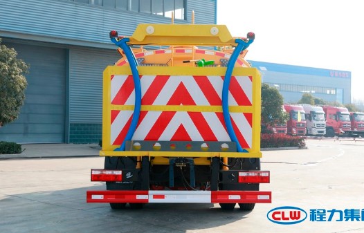 �|�L(f��ng)��������ˮ܇��ǰ�����b�o����ϴ�O(sh��)�䣬�󲿎���ײ����