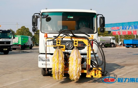 �|�L(f��ng)��������ˮ܇��ǰ�����b�o����ϴ�O(sh��)�䣬�󲿎���ײ����